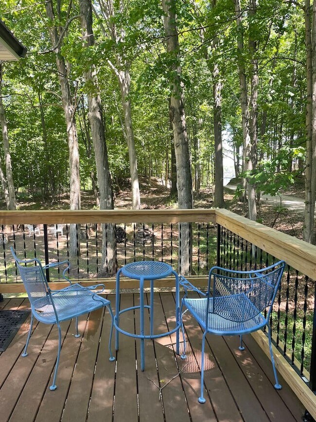 Back Upper Deck - 5804 Barnhart Rd