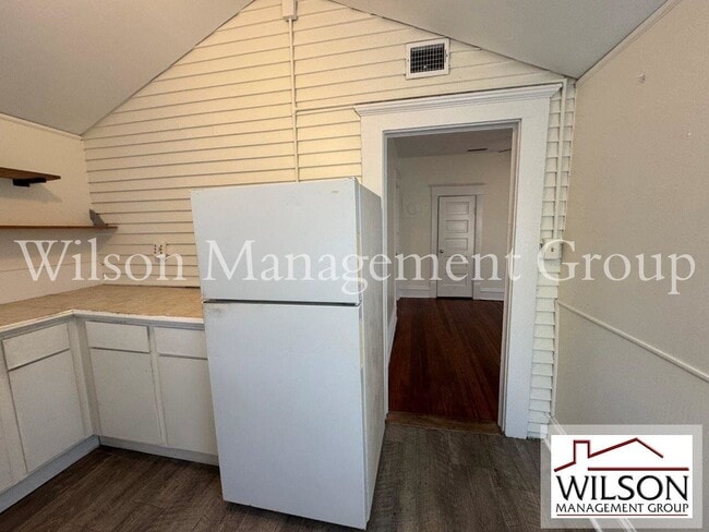 Building Photo - 516 E Anderson St