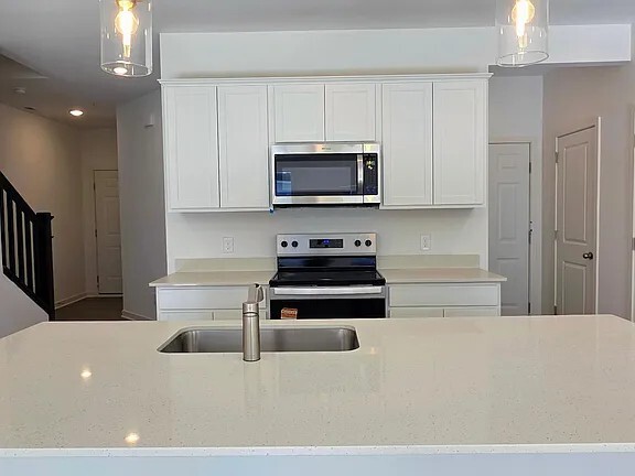 Building Photo - 4748 Airlake Curv