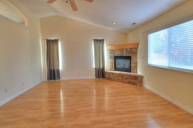 Building Photo - Corner lot with easy access to American Fork and Lehi