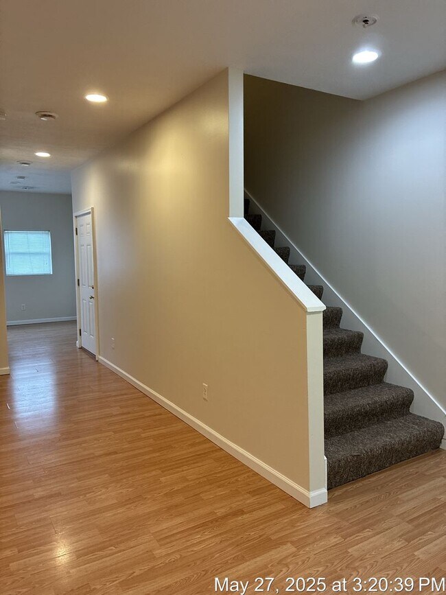 Building Photo - 10 Highland Ave