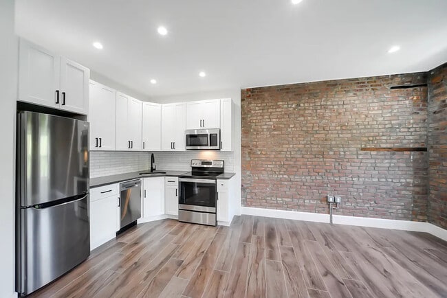 Building Photo - 104 Clinton Ave