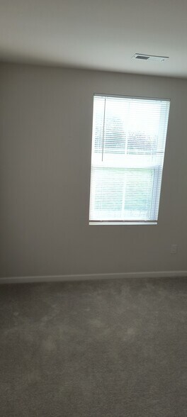 Building Photo - 158 South Dr