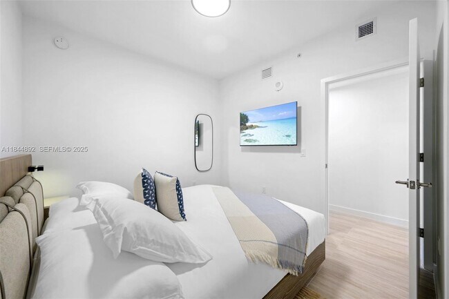 Building Photo - 580 72nd St