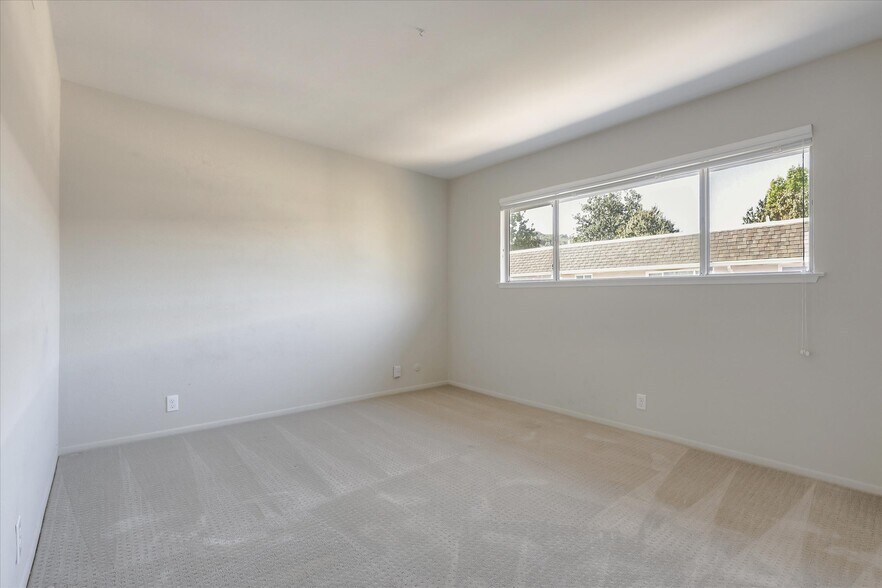 Building Photo - 66 Miramonte Dr