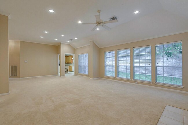 Building Photo - 50 Vista Cove Dr