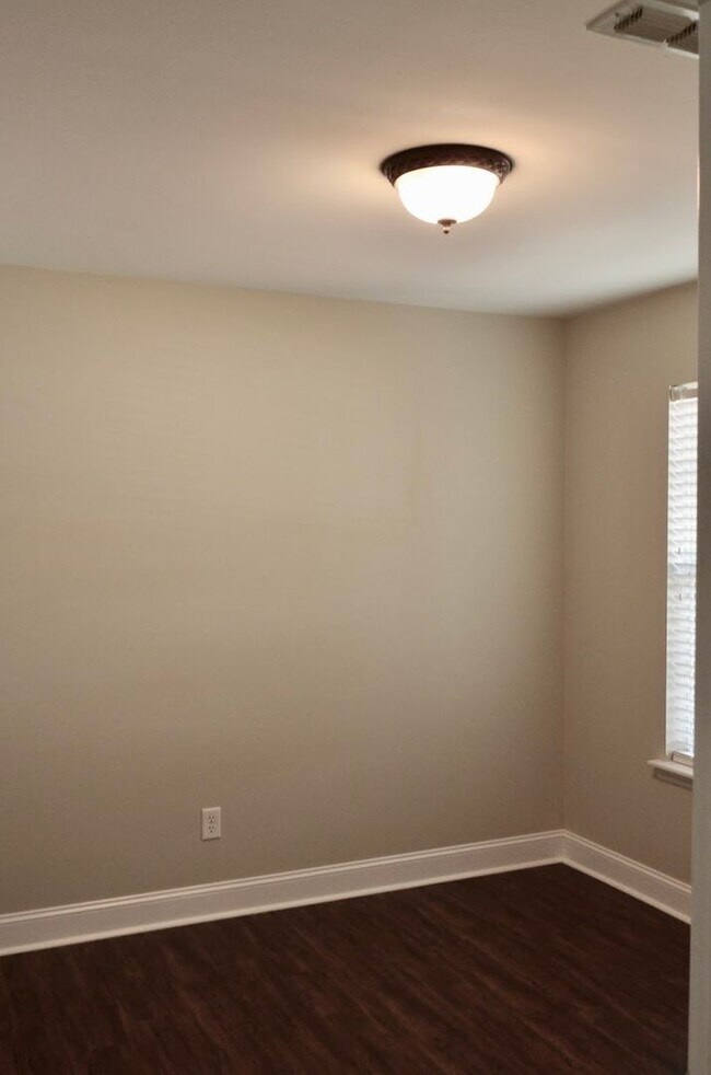Building Photo - 816 Stoneview Dr
