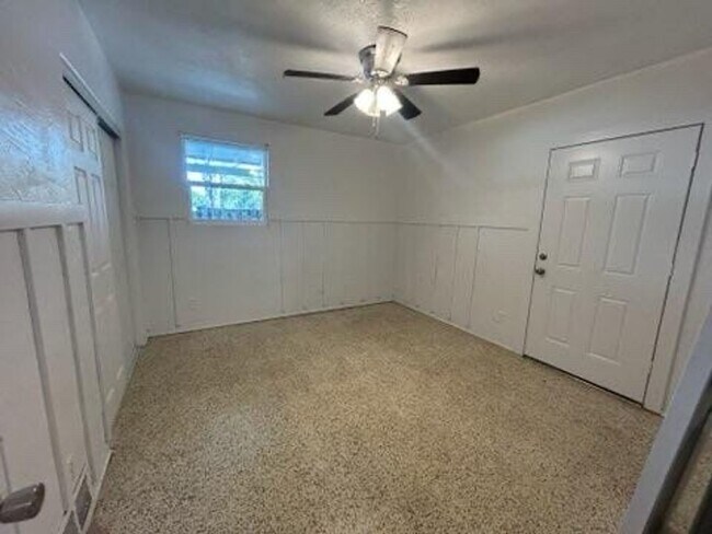 Building Photo - 3 Bed 2 Bathroom Home