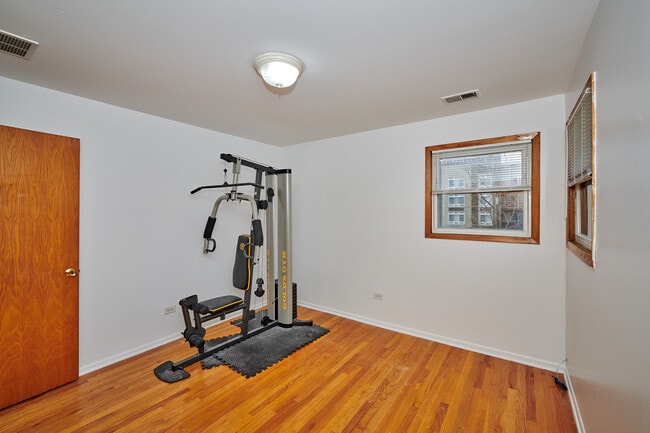 Building Photo - 6780 W Forest Preserve Dr