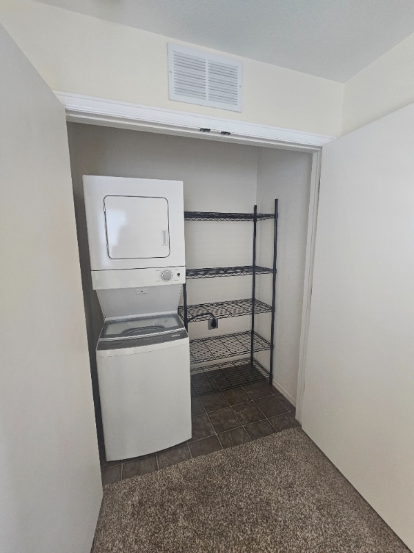 Building Photo - 2484 St Paul Dr