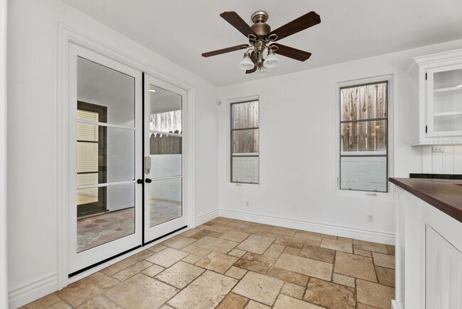 Building Photo - 26509 Via Sacramento