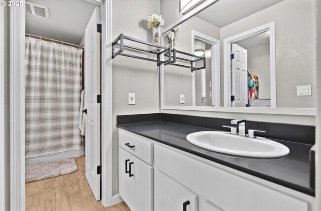 Building Photo - 1485 Luella St