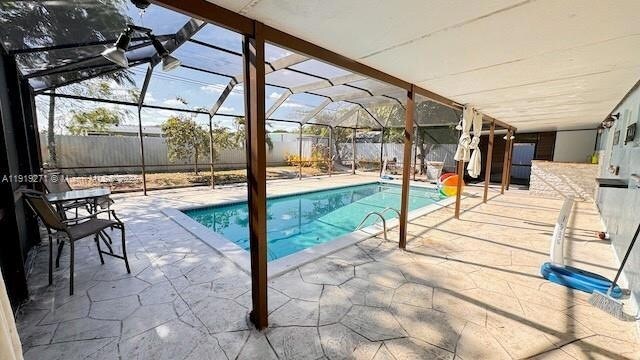 Building Photo - 6980 Scott St