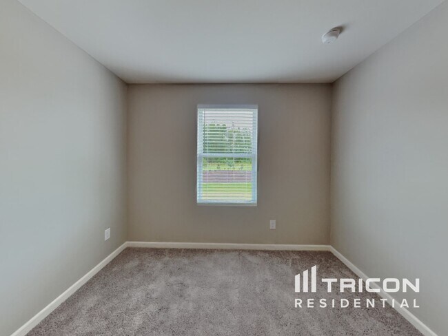 Building Photo - 141 Gladstone Loop