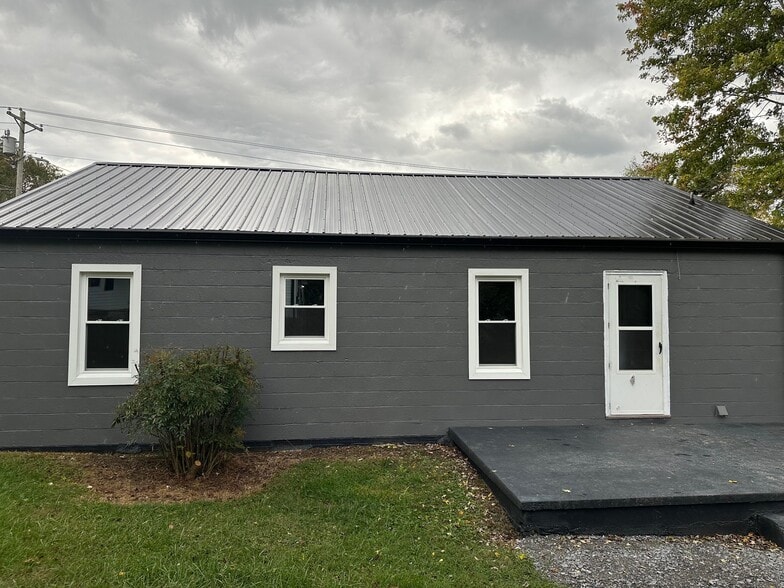 Back View - 220 Lake St