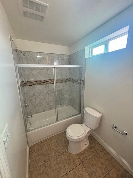 Building Photo - 430 E 118th St