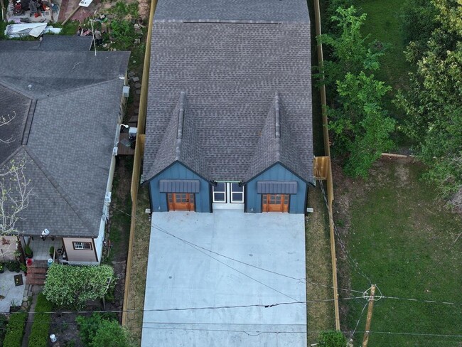 Building Photo - 112 S San Jacinto St