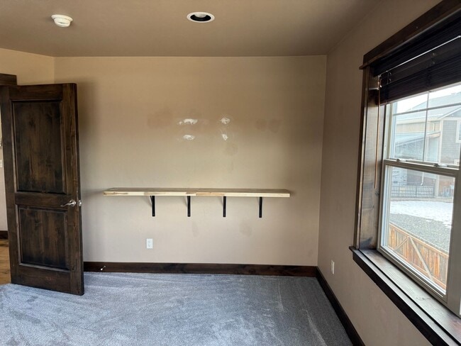 Building Photo - 3 Bedroom 2 Bath in Belgrade