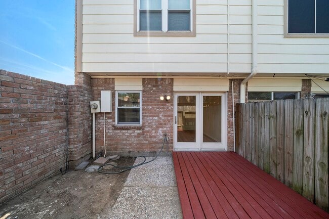 Building Photo - 1227 Country Pl Dr