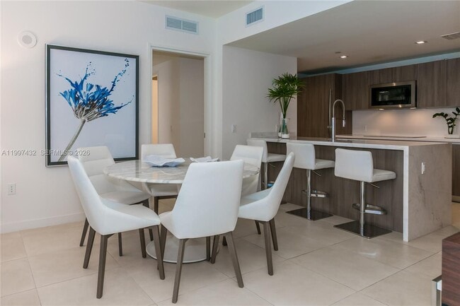 Building Photo - 401 N Birch Rd