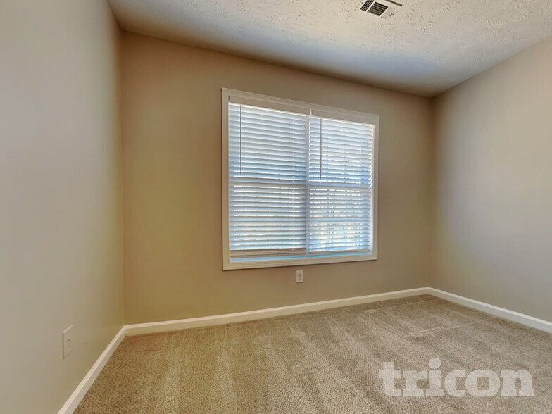 Building Photo - 265 Wisteria Way