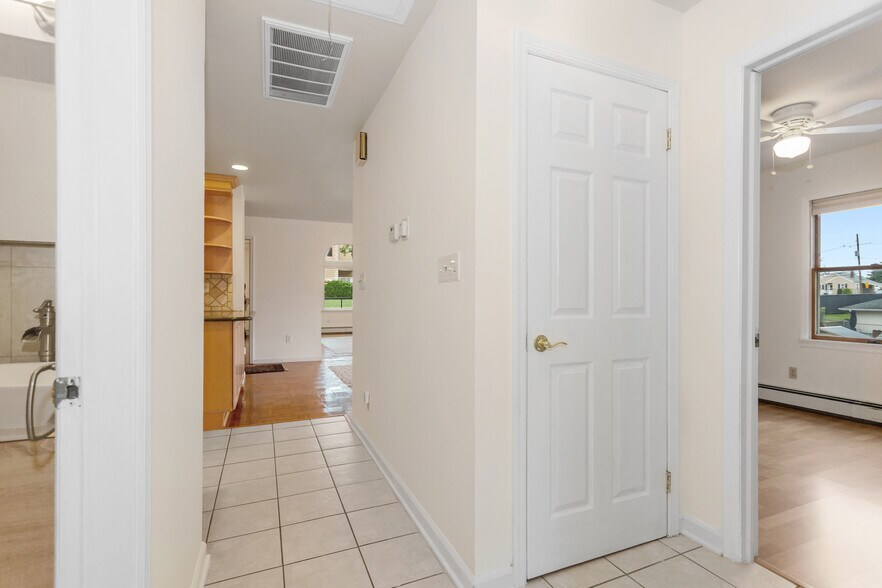 Building Photo - 130 N 7th St