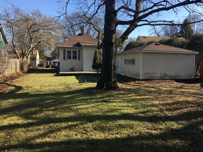 Building Photo - 116 N Adams St