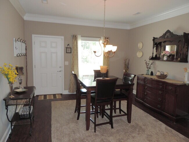 Building Photo - Stunning 3-Bed, 2.5-Bath Home with Hardwood Floors and Fenced Yard in Knoxville