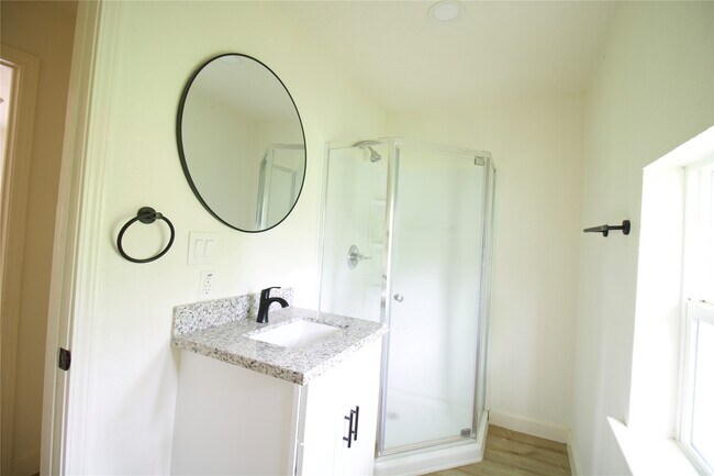 Building Photo - 9307 Linda Vista Rd