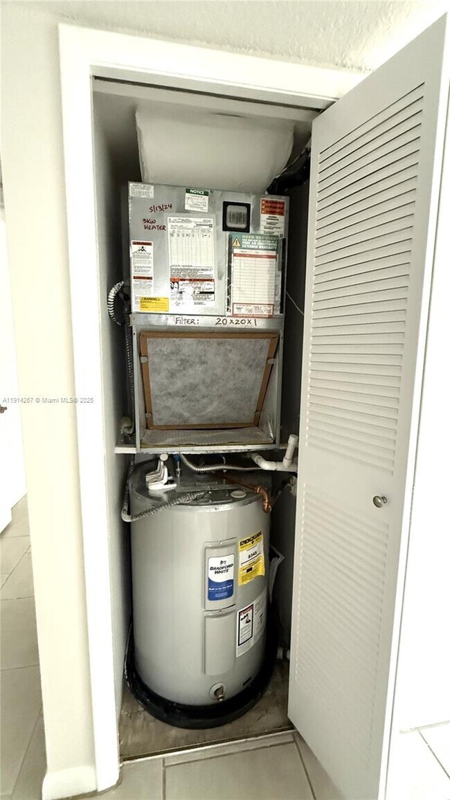 Building Photo - 16521 Blatt Blvd