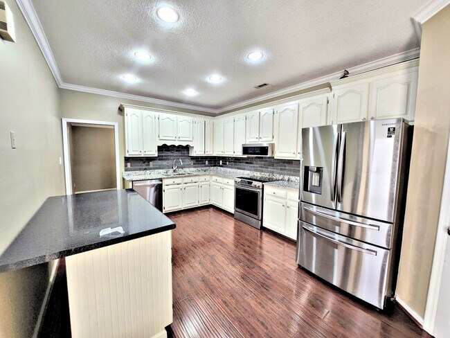 Building Photo - TOWNHOUSE FOR RENT - DECATUR SE