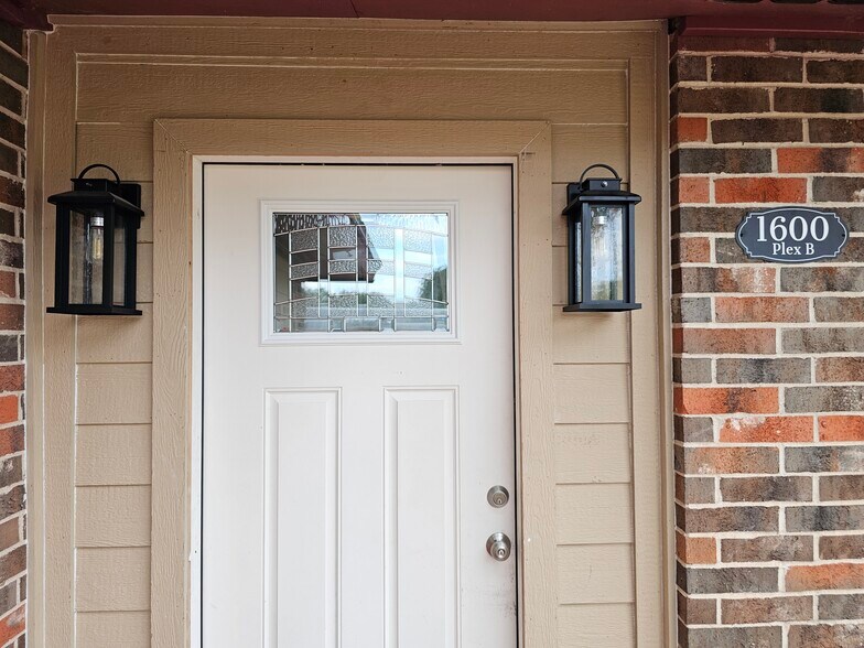 Main Entrance - 1600 Orange Ave