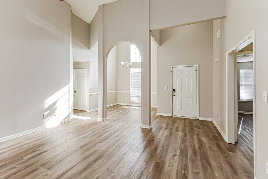 Building Photo - 115 Syracuse Ln
