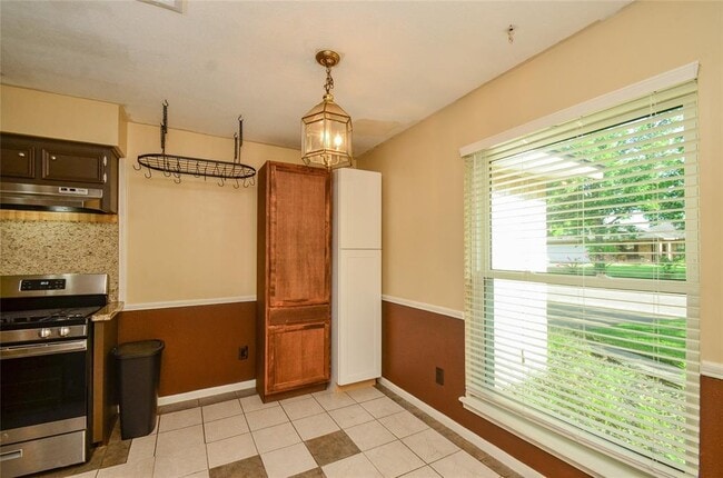 Building Photo - 7851 Battlepine Dr