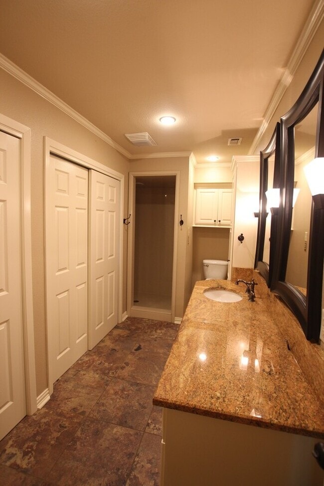 Building Photo - 3-bedroom, 2-bathroom gem!