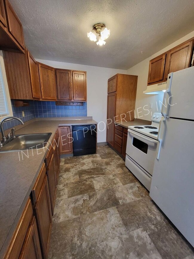 Building Photo - Charming 3 bd Home in Portland with W/D Ho...