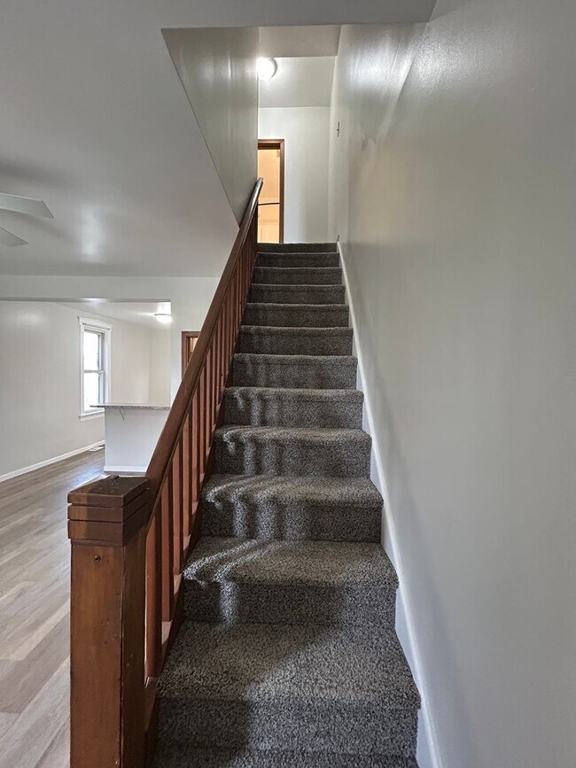 Building Photo - 1039-1039 S 12th St