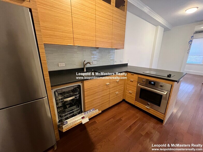 Building Photo - 88 Myrtle St