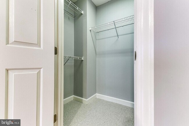 Building Photo - 953 Harrison Cir