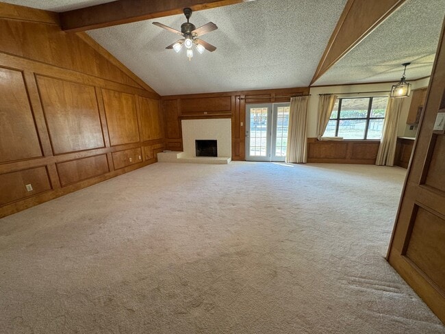 Building Photo - 1364 N Dale Ave