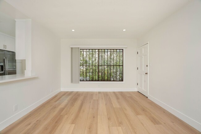 Spacious living room - Alcott Apartments