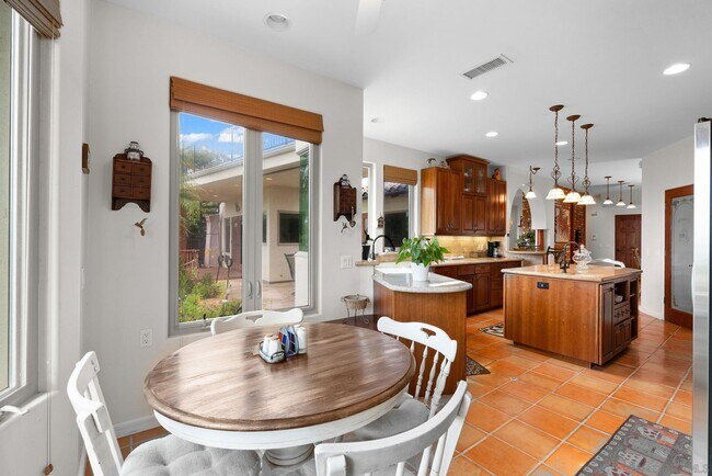 Building Photo - 701 N Granados Ave