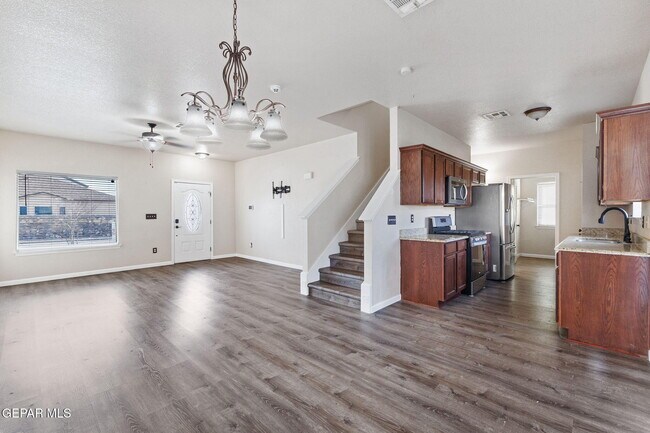 Building Photo - 11107 Redstone Cove Dr