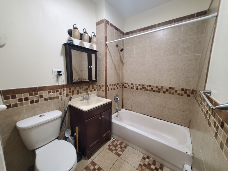 Unit 3 - 68 Stegman St