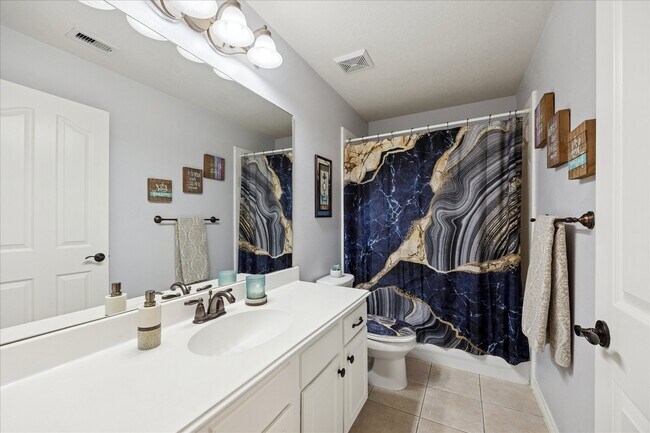 Building Photo - 6426 E Linpar Ct