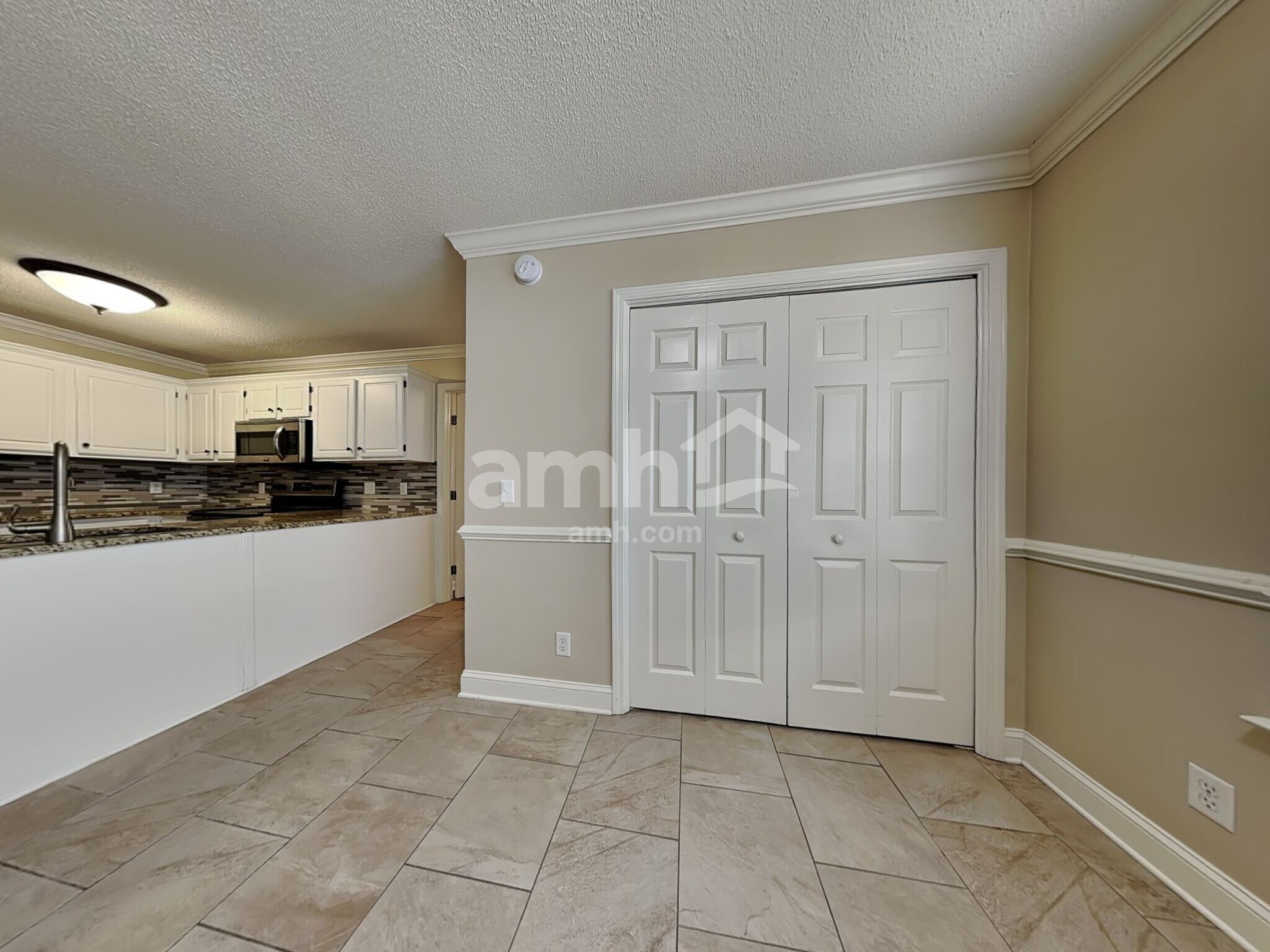 Building Photo - 409 Roberts Way