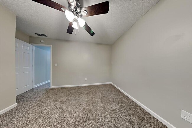 Building Photo - 2868 Evonshire Ln
