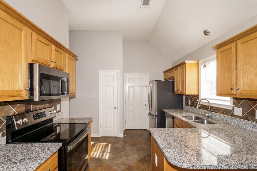 Building Photo - 1303 Chatman Way