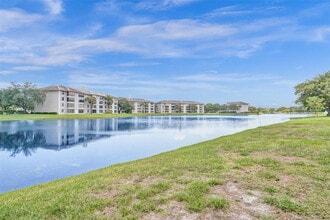 Building Photo - 9440 Poinciana Pl