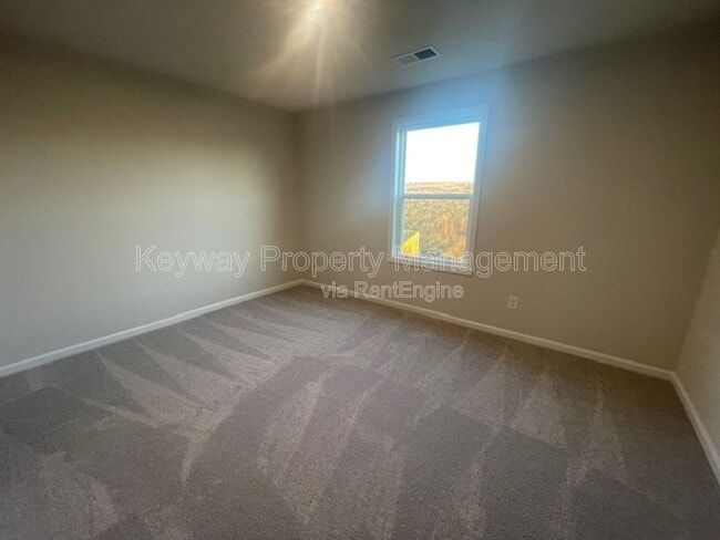Building Photo - 810 Manitou Cir